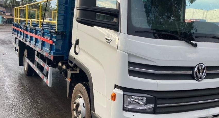 Locação de Caminhão Carroceria 6,2 metros Volkswagen modelo 11.180 Ano 2023